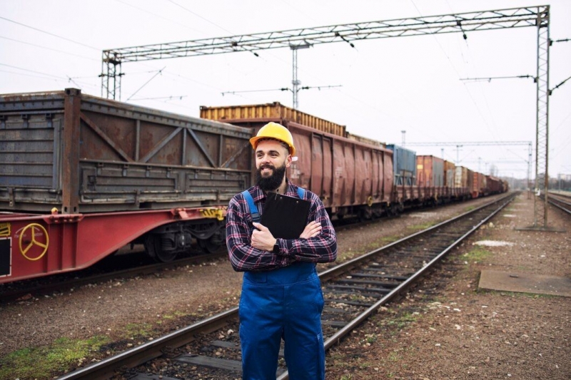 Обходчик пути и искусственных сооружений